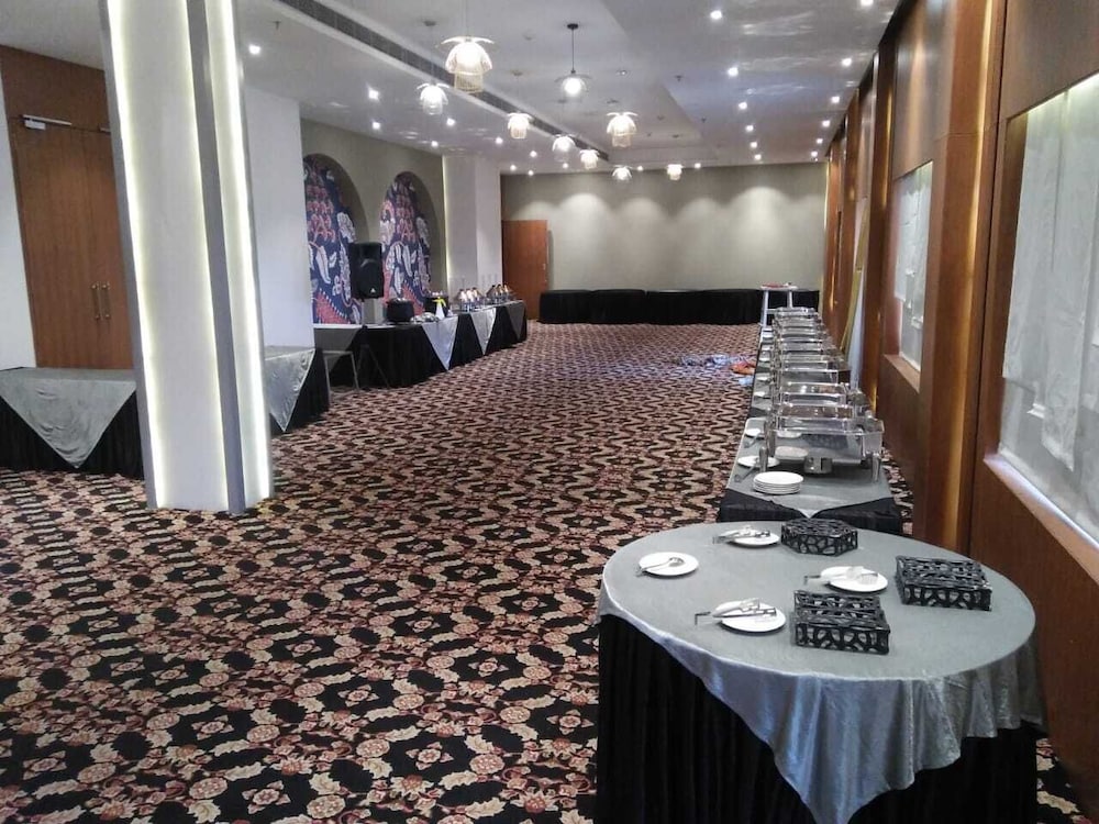 Clarks Inn Suites Raipur 38/50