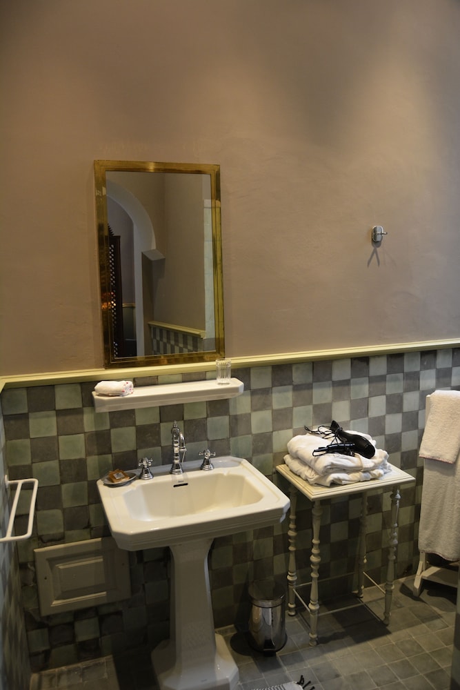 Hotel L'Iglesia 38/50