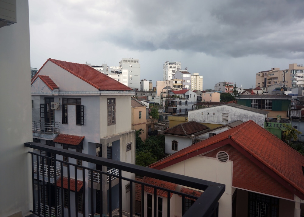 Poetic Hue Hotel 4/50