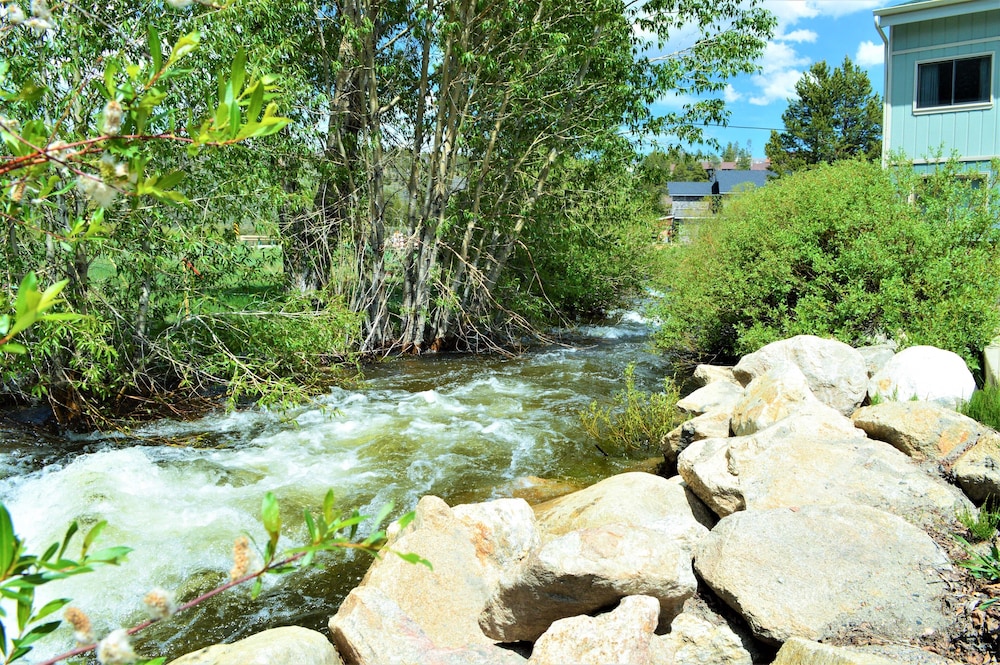 Twin Rivers Condominiums by Alderwood Colorado Management 18/47
