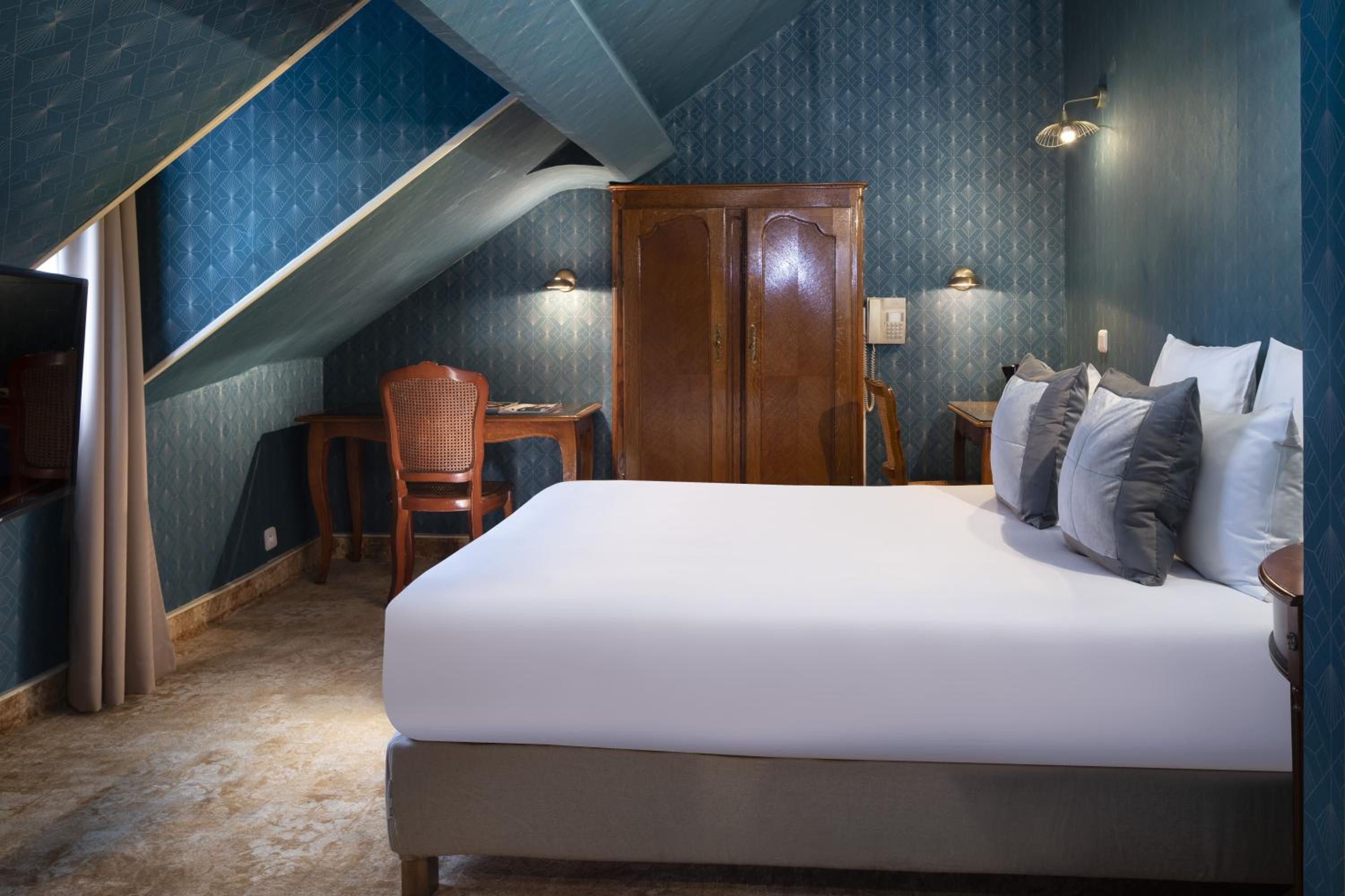 Mansard, Double Bed