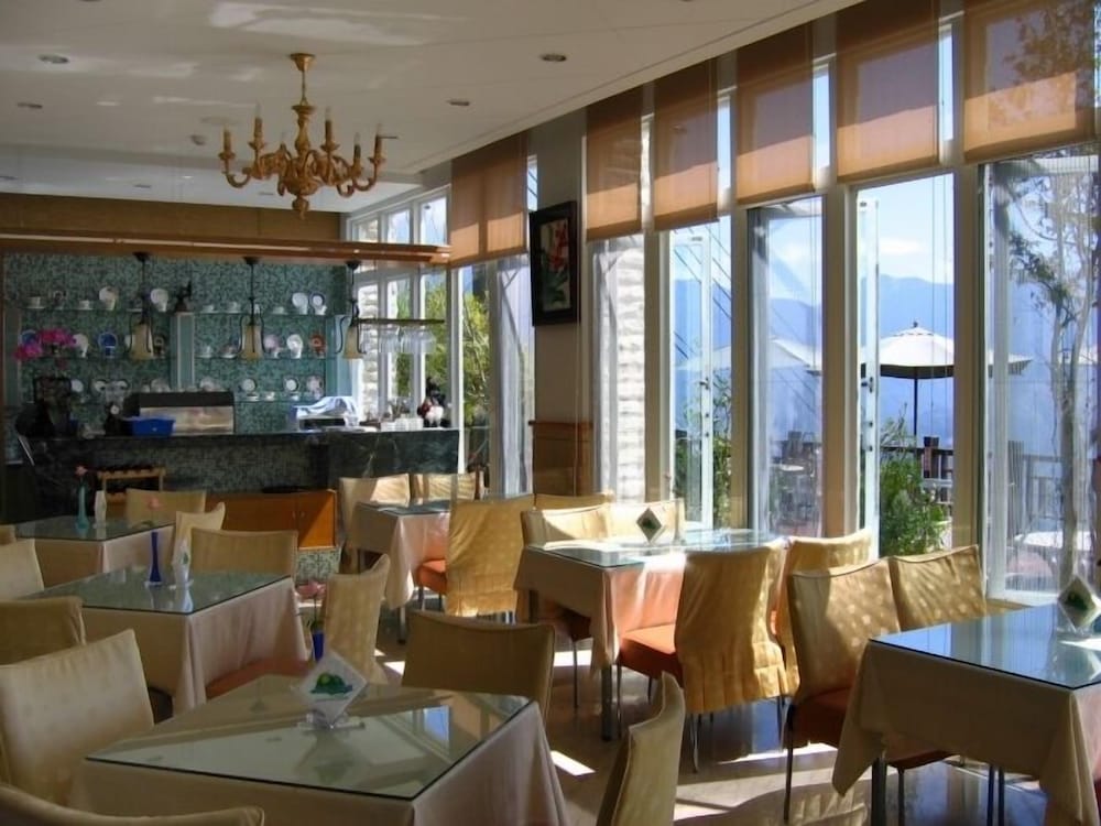 Jun Yue Hanging Garden Resort 23/29