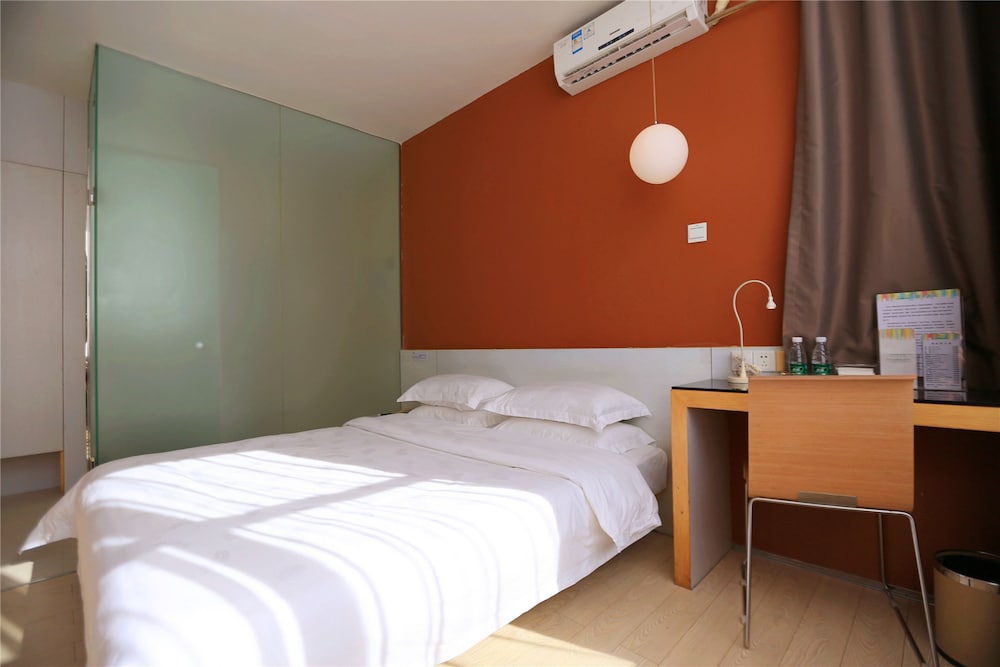 Colour Inn Shenzhen Dongmen Branch 18/66