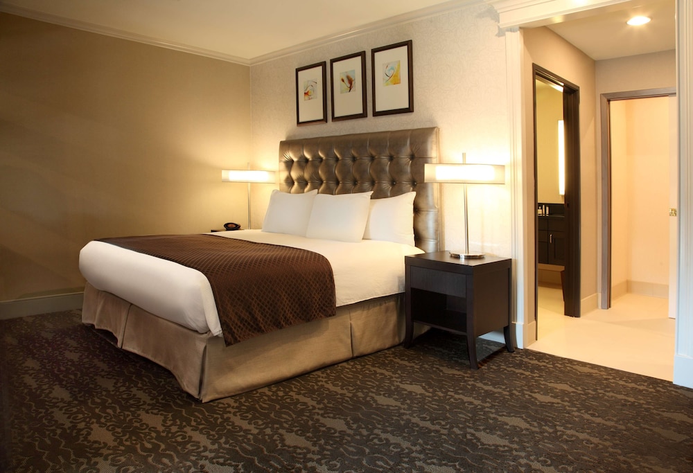 Doubletree By Hilton Claremont 17/58