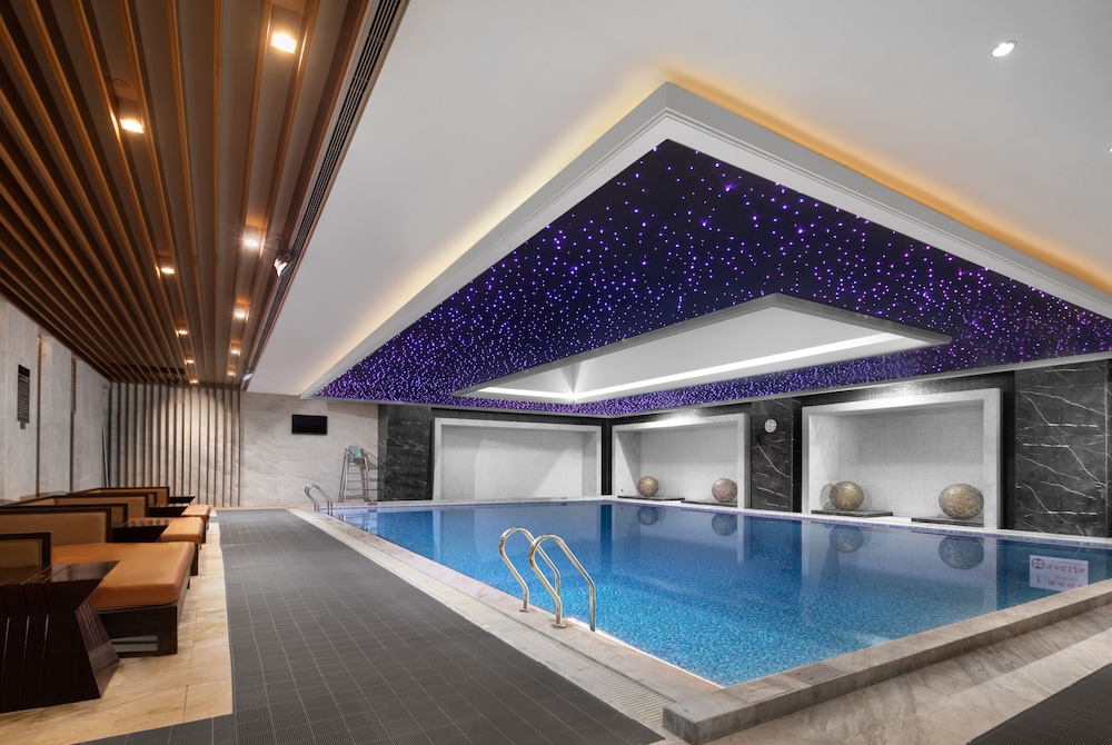 NARADA GRAND HOTEL 25/40