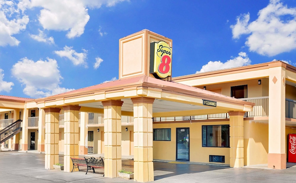 Super 8 By Wyndham Athens 1/17
