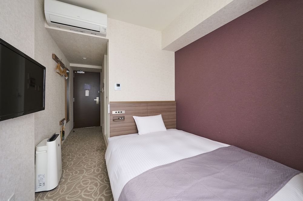 ROOM, SINGLE