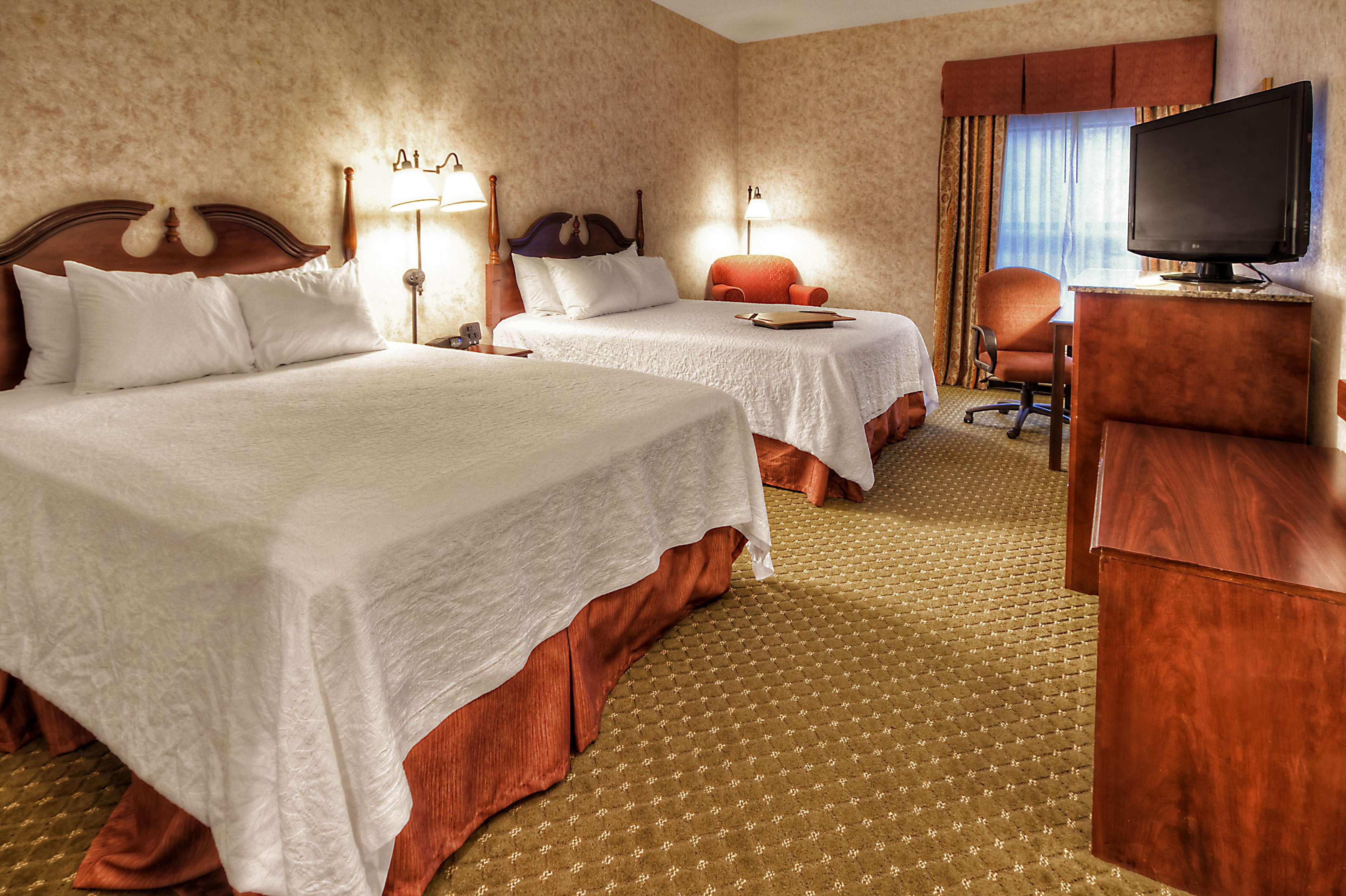 Room, 2 Queen Beds, Bathtub