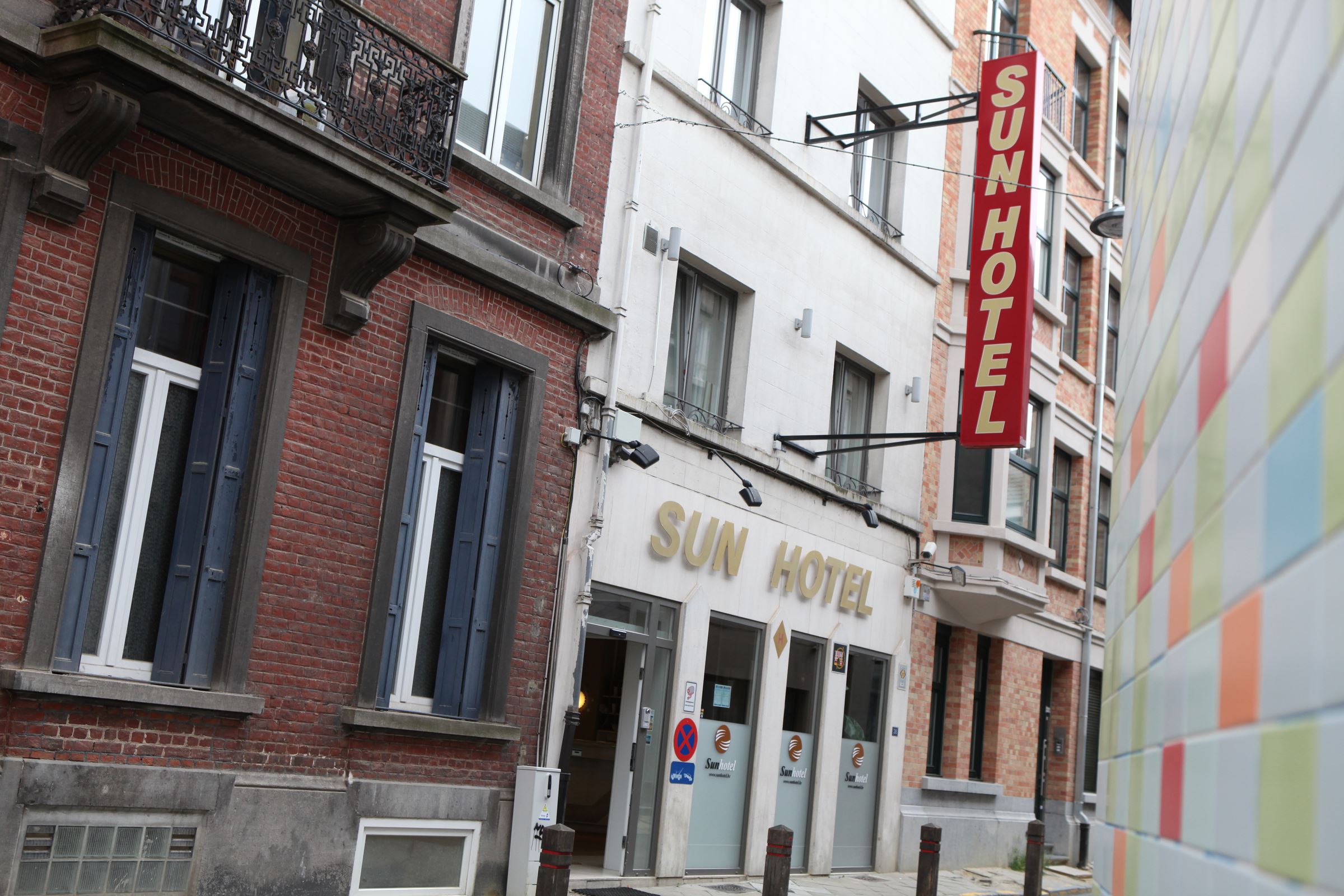 Sun Hotel 3/54