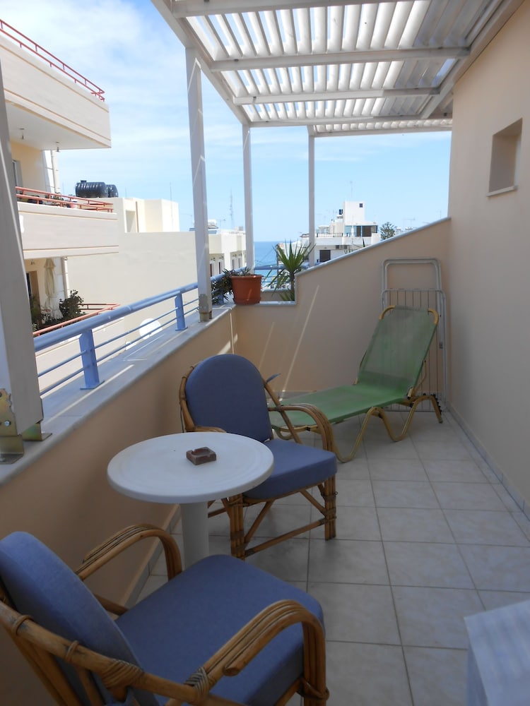 Voula Hotel 68/74
