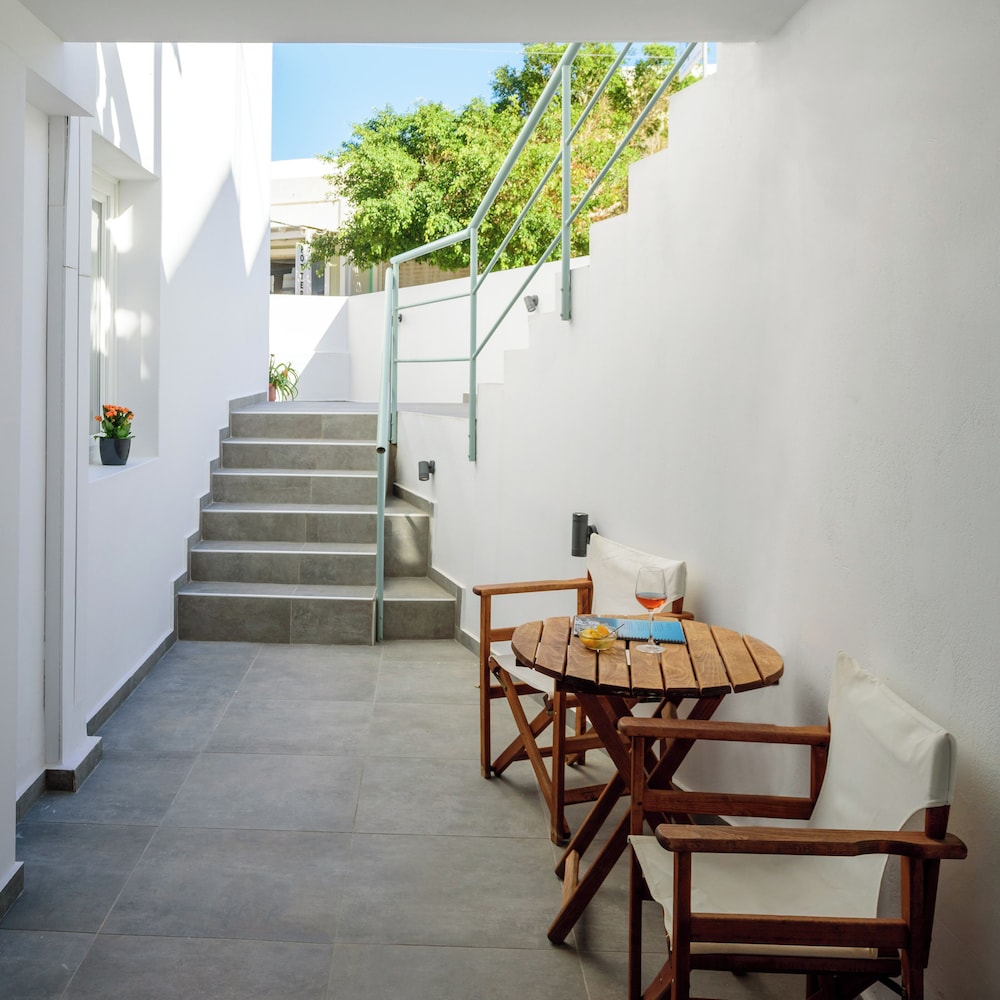 Karidis Hotel 33/48