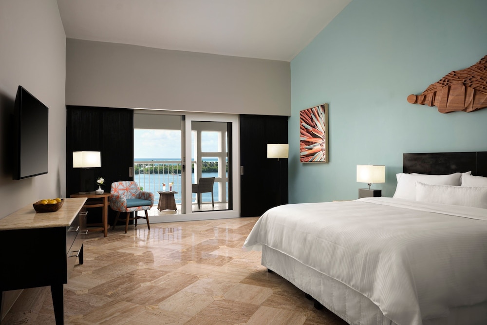 Room at WESTIN RESORT AND SPA CANCUN, CANCUN