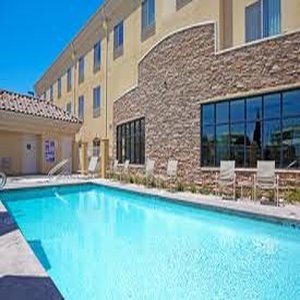 Holiday Inn Express Hotel Clovis Fresno 71/76