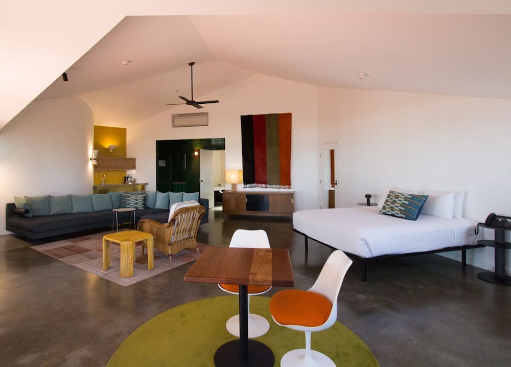 BEACH HOTEL RESORT 44/59
