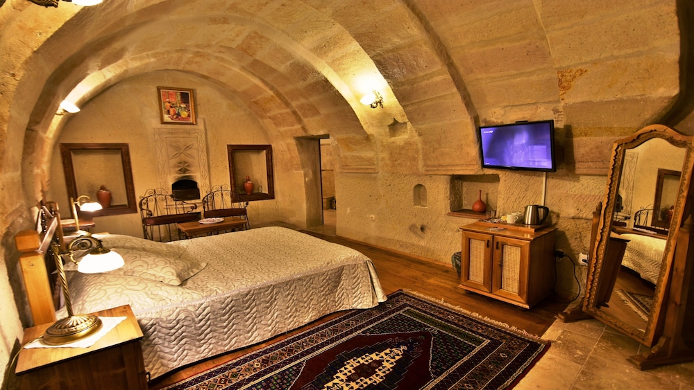 Harman Cave Hotel 20/78
