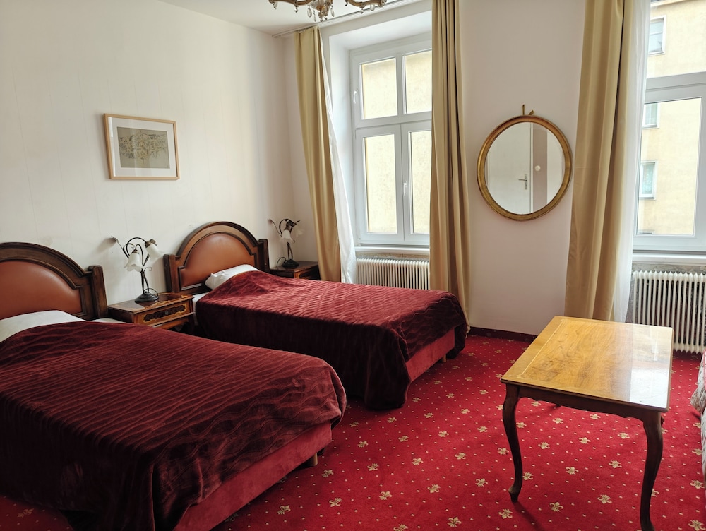 Room, Twin Beds