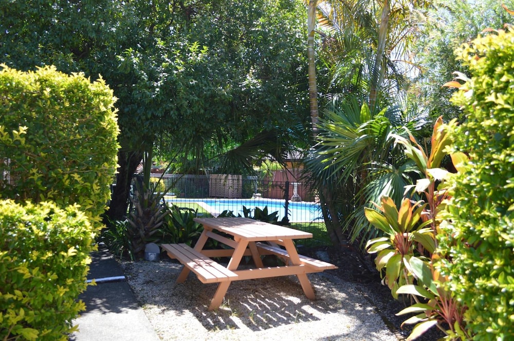 Port O Call Motel 3/54
