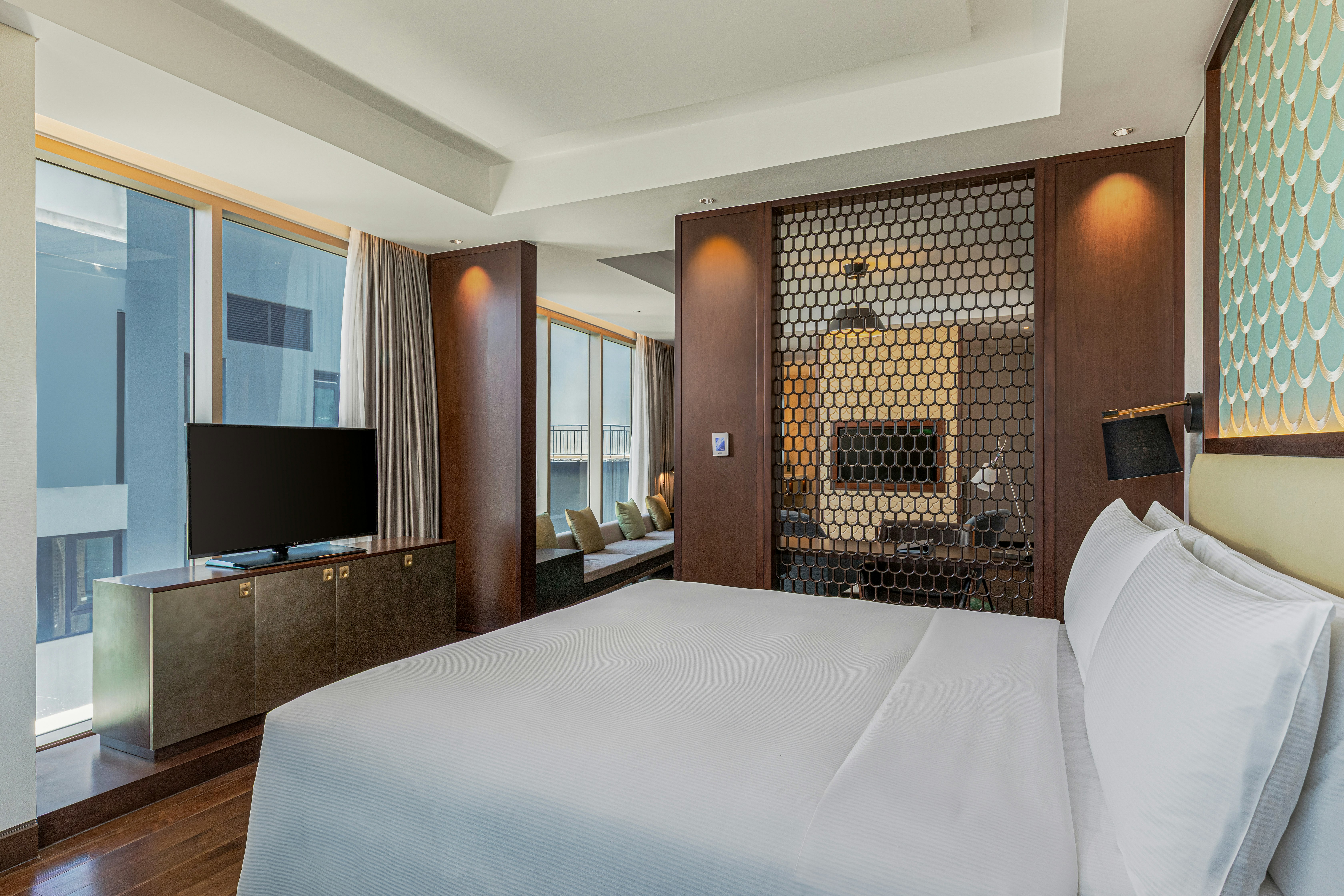 1 BEDROOM, SUITE, KING BED, CITY VIEW