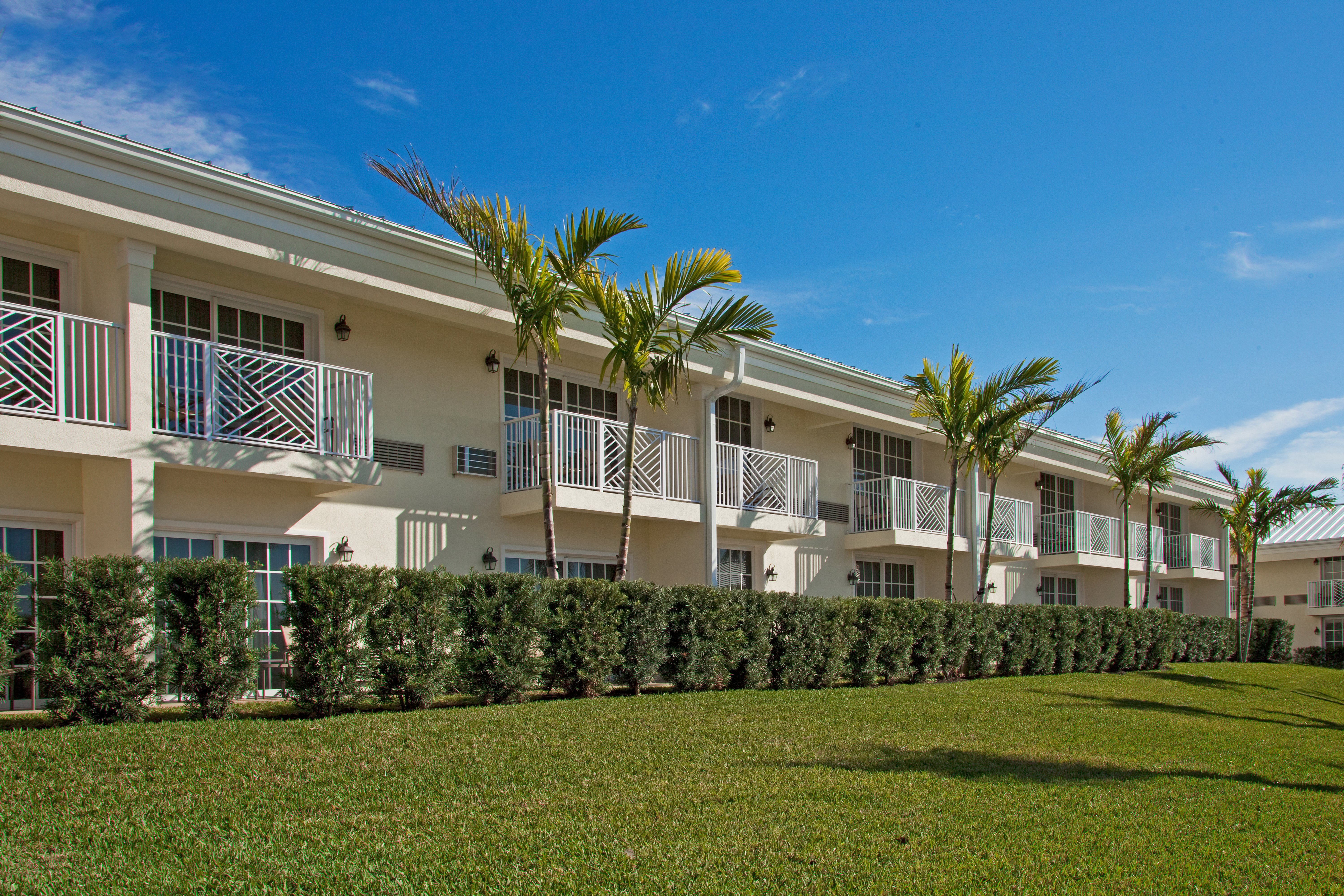 Holiday Inn Express North Palm Beach Oceanview 81/81