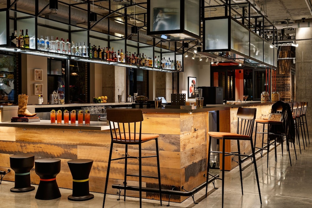 Moxy Omaha Downtown 24/37