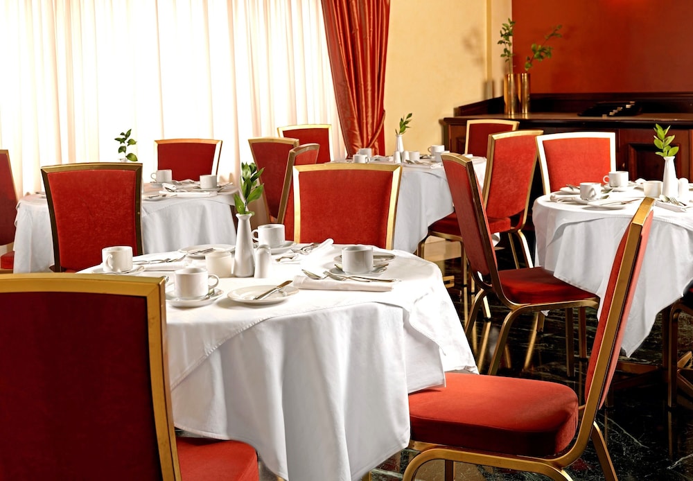 Savoy Hotel 51/66