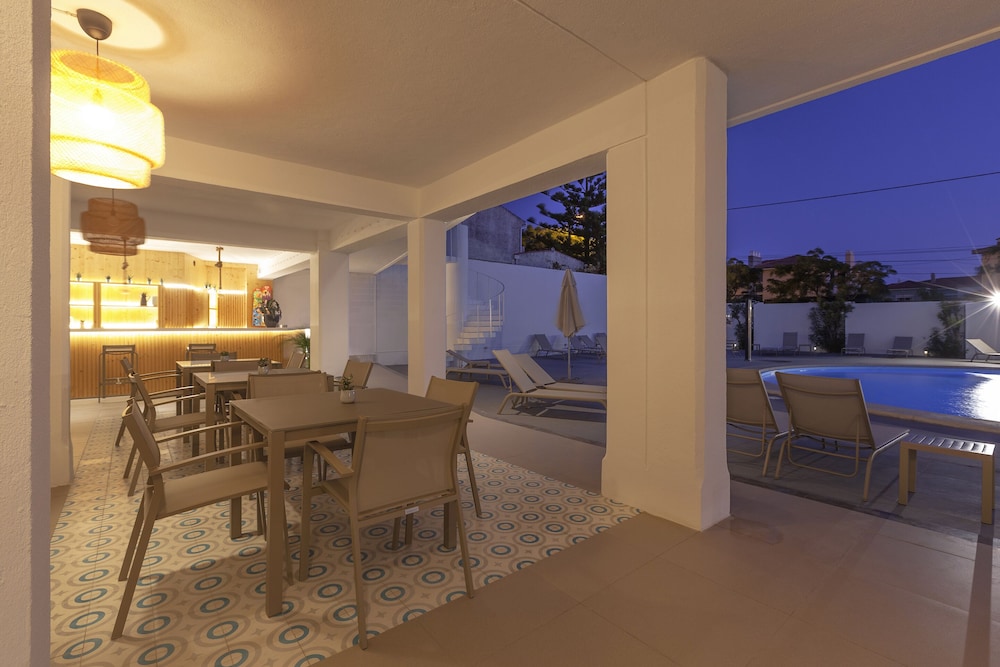Carcavelos Beach Hotel 55/63