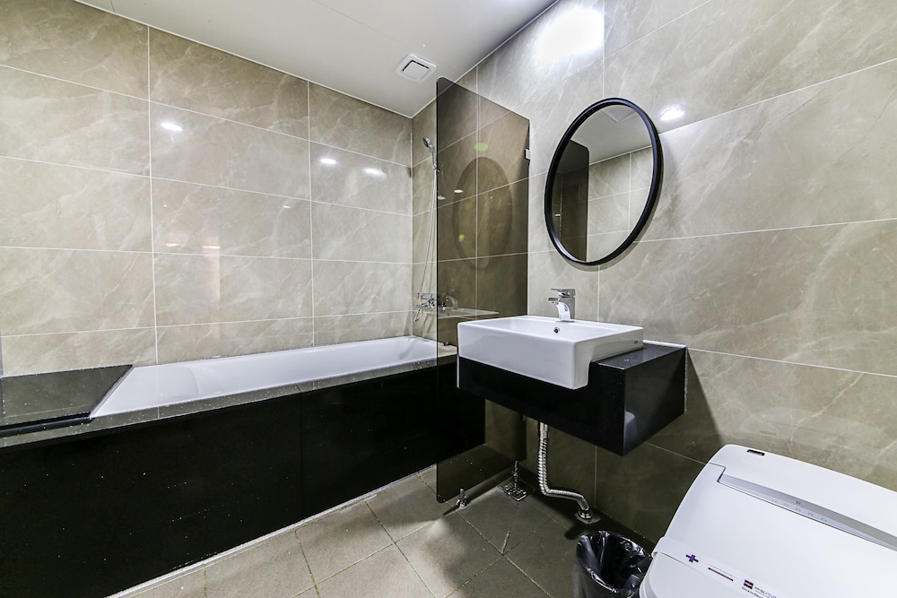Bentley Hotel Chungjang 34/38