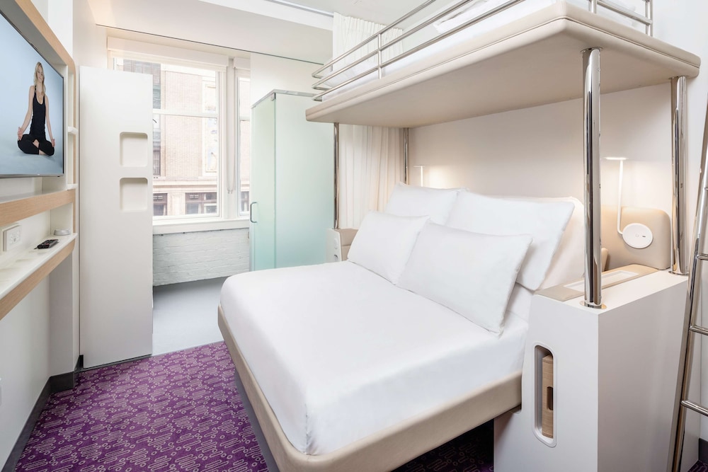 PREMIUM QUEEN WITH BUNK