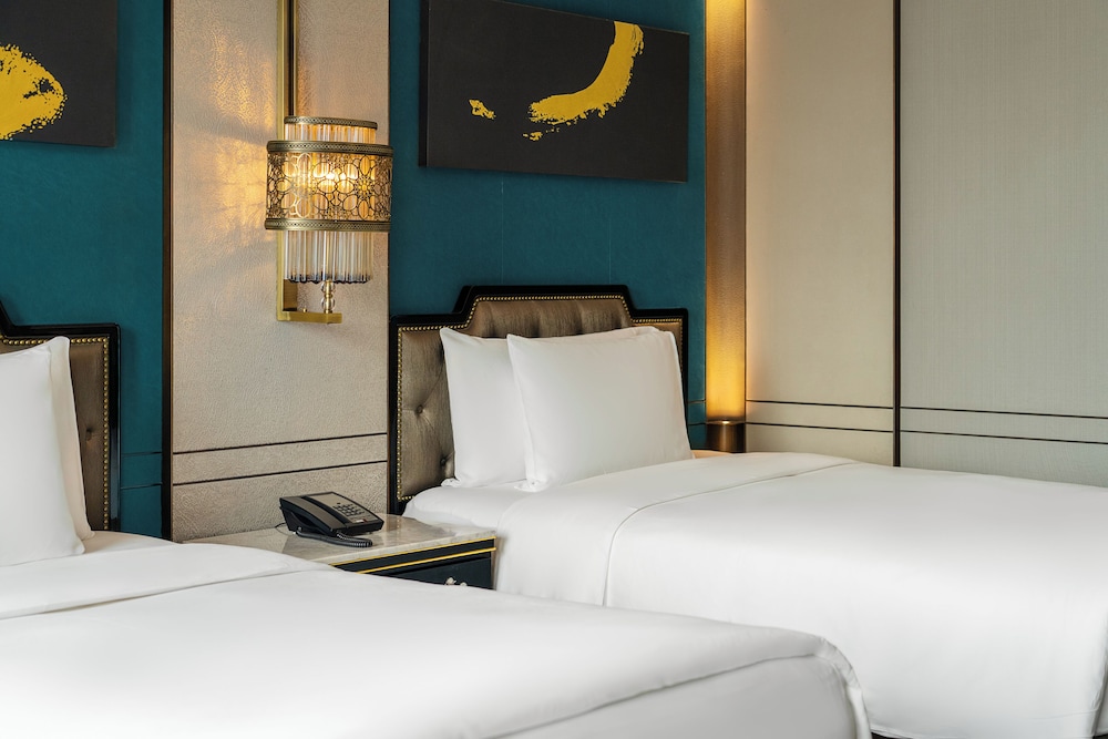 GRAND, DELUXE, TWIN BEDS