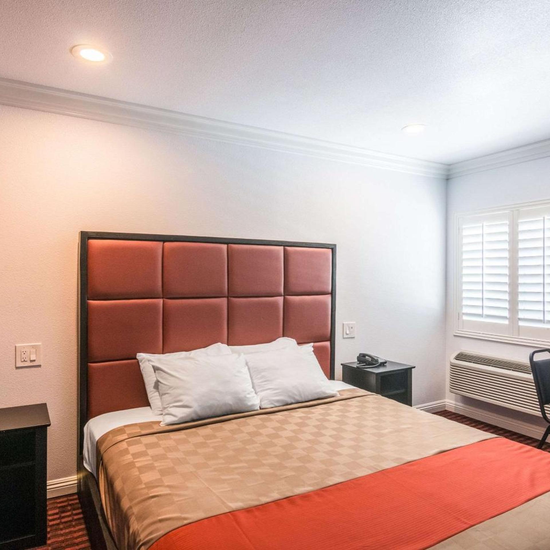 Rodeway Inn & Suites 10/19