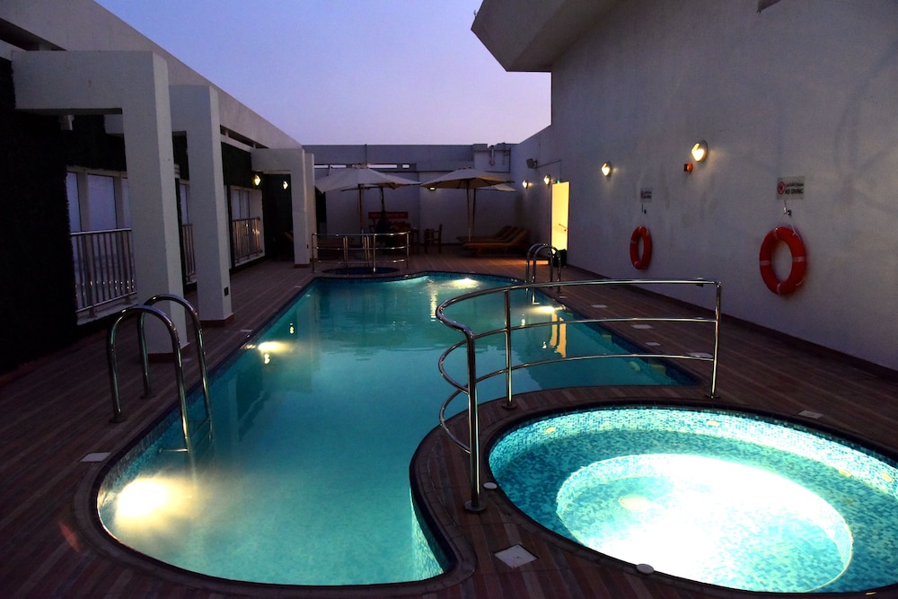 swimming pool spa