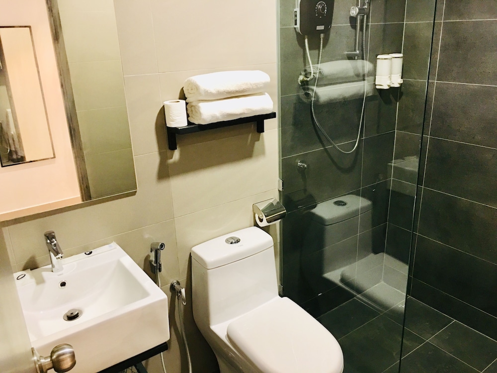 Enclave Hotel 22/26