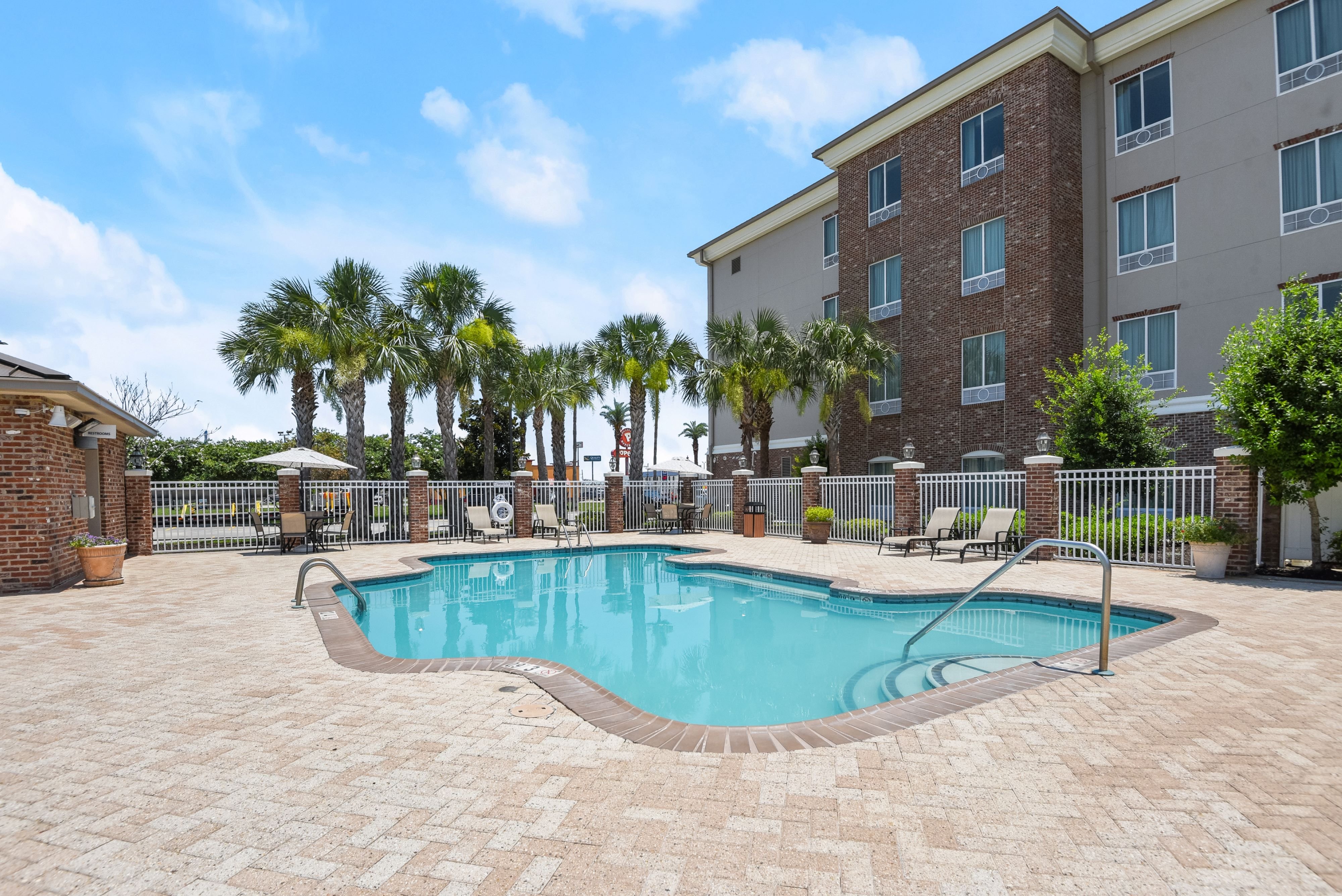 Holiday Inn Express Hotel And Suites Gonzales 71/71