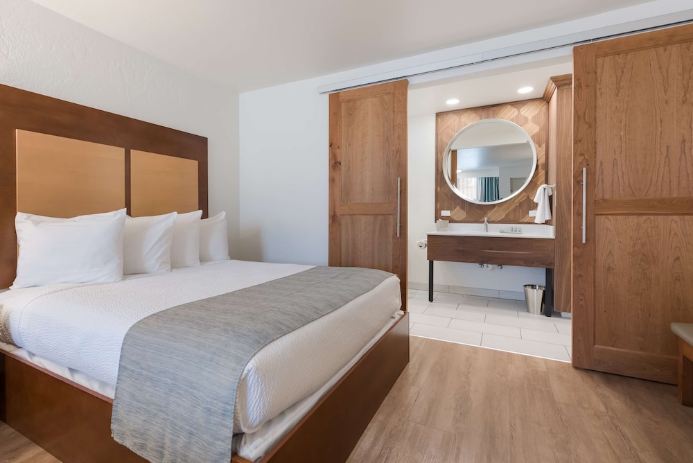 Best Western Foothills Inn 17/49