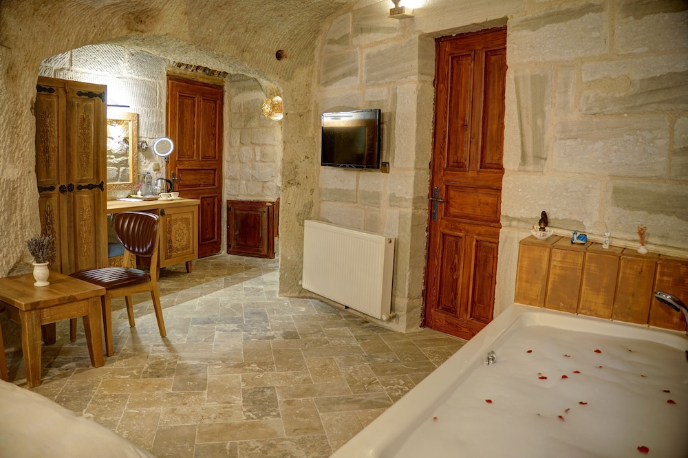Nari Ask Cave Hotel 30/50