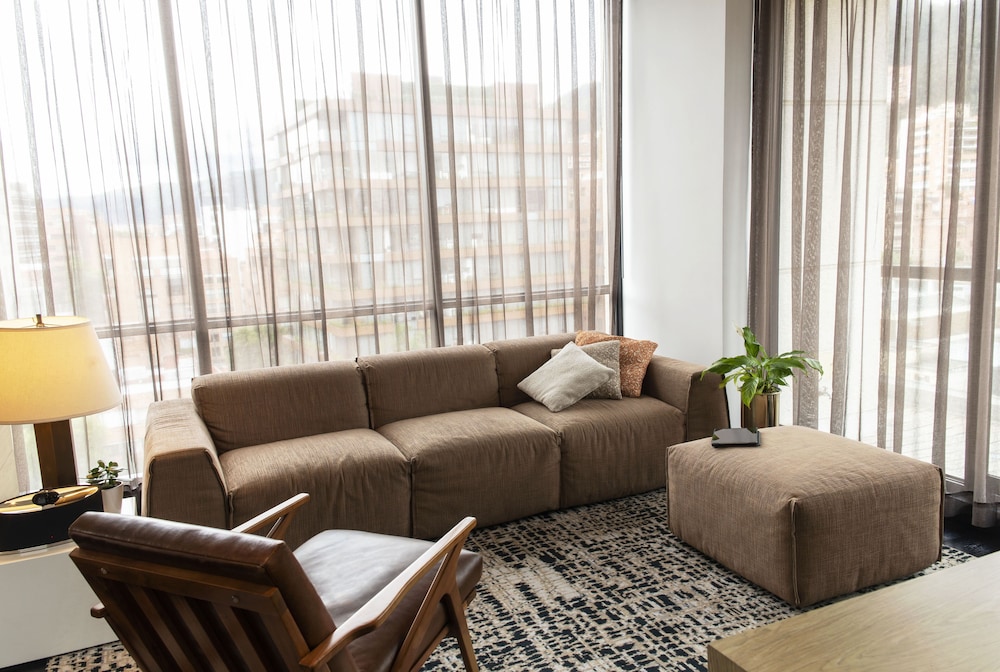 8010 Urban Living 24/46