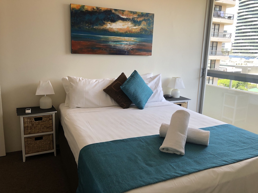 HI HO BEACH APARTMENTS 11/69