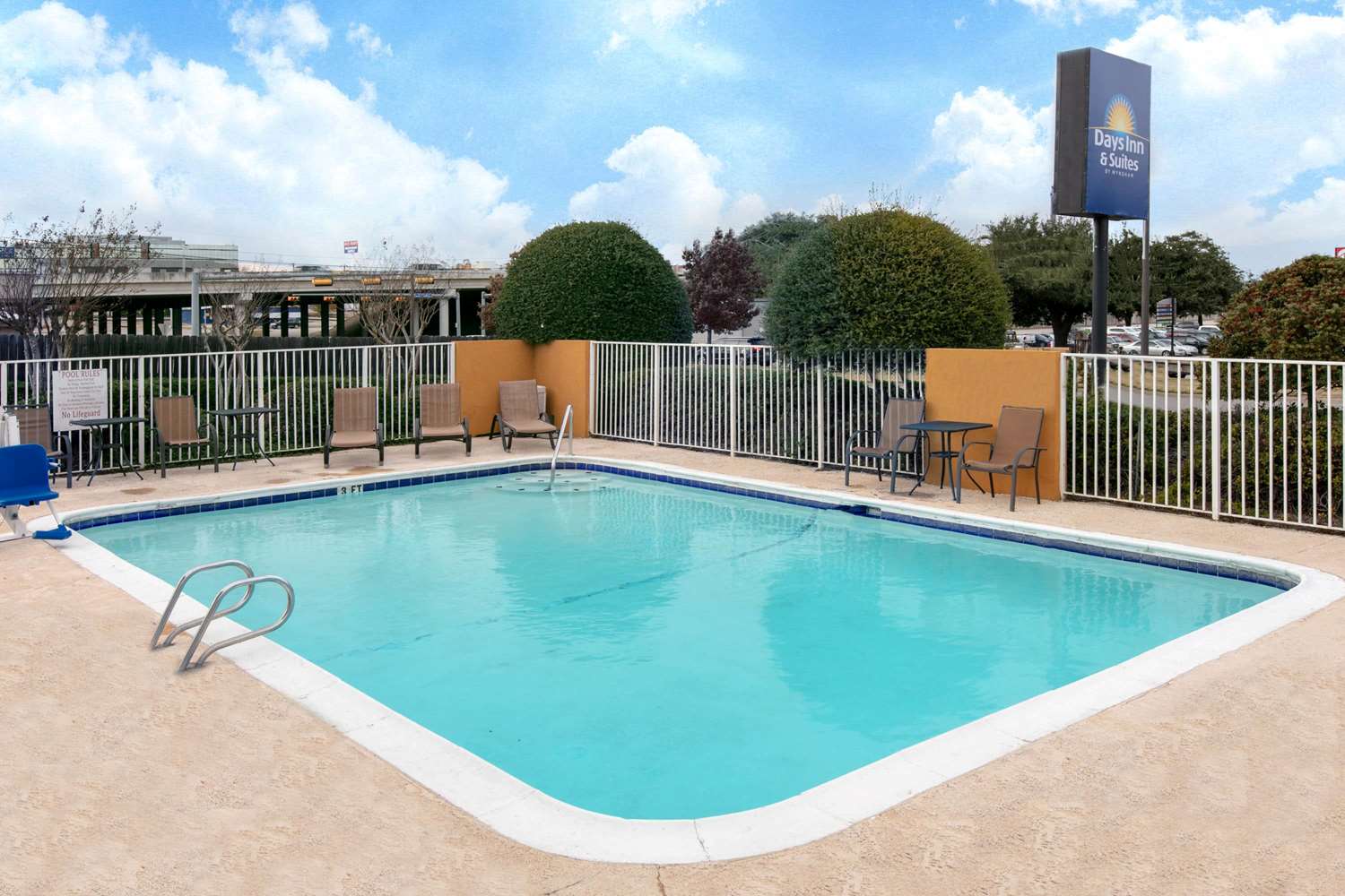 Days Inn Suites By Wyndham Arlington Near Six Flags 15/26