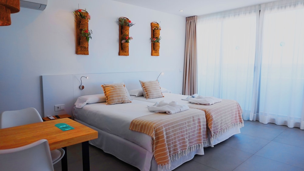 استوديو سوبيريور بسريرين منفصلين بإطلالة على البحر بشرفة مع أريكة، Apartamentos Typic Marina Playa - Adults Only 4/10