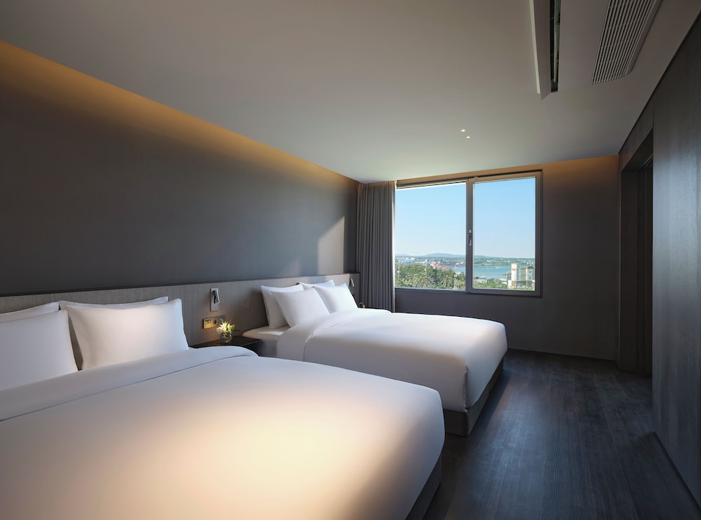 OCEAN, RESORT, JUNIOR SUITE, TWIN BEDS