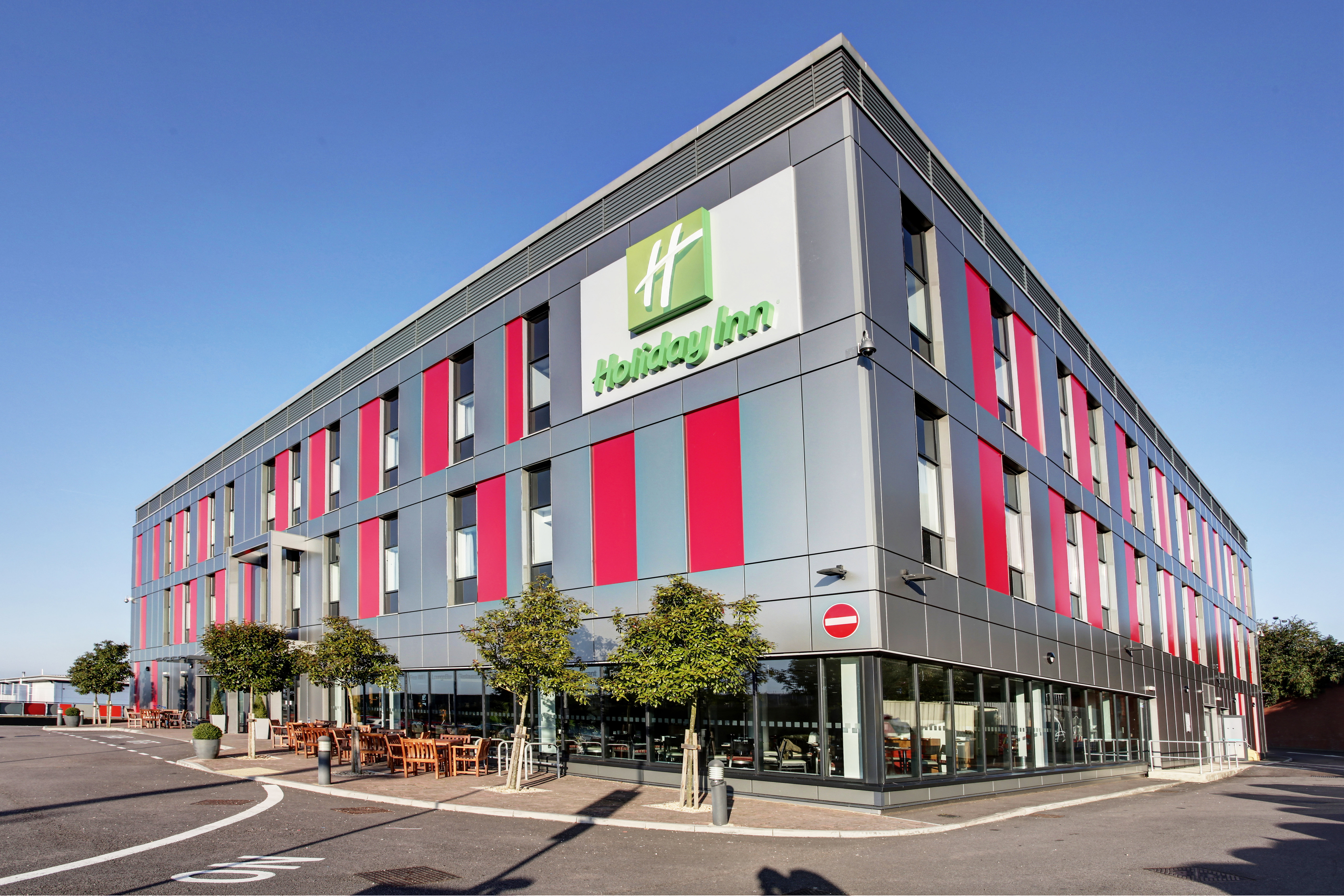 Holiday Inn London Luton Airport 61/64