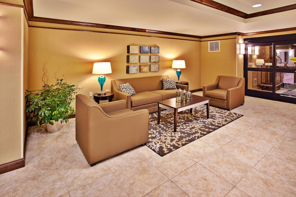 Holiday Inn Express Hotel & Suites Dubuque-West 37/51
