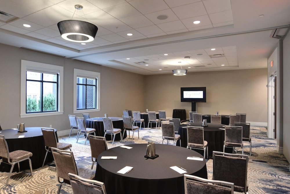 Courtyard By Marriott Columbus Osu 23/26