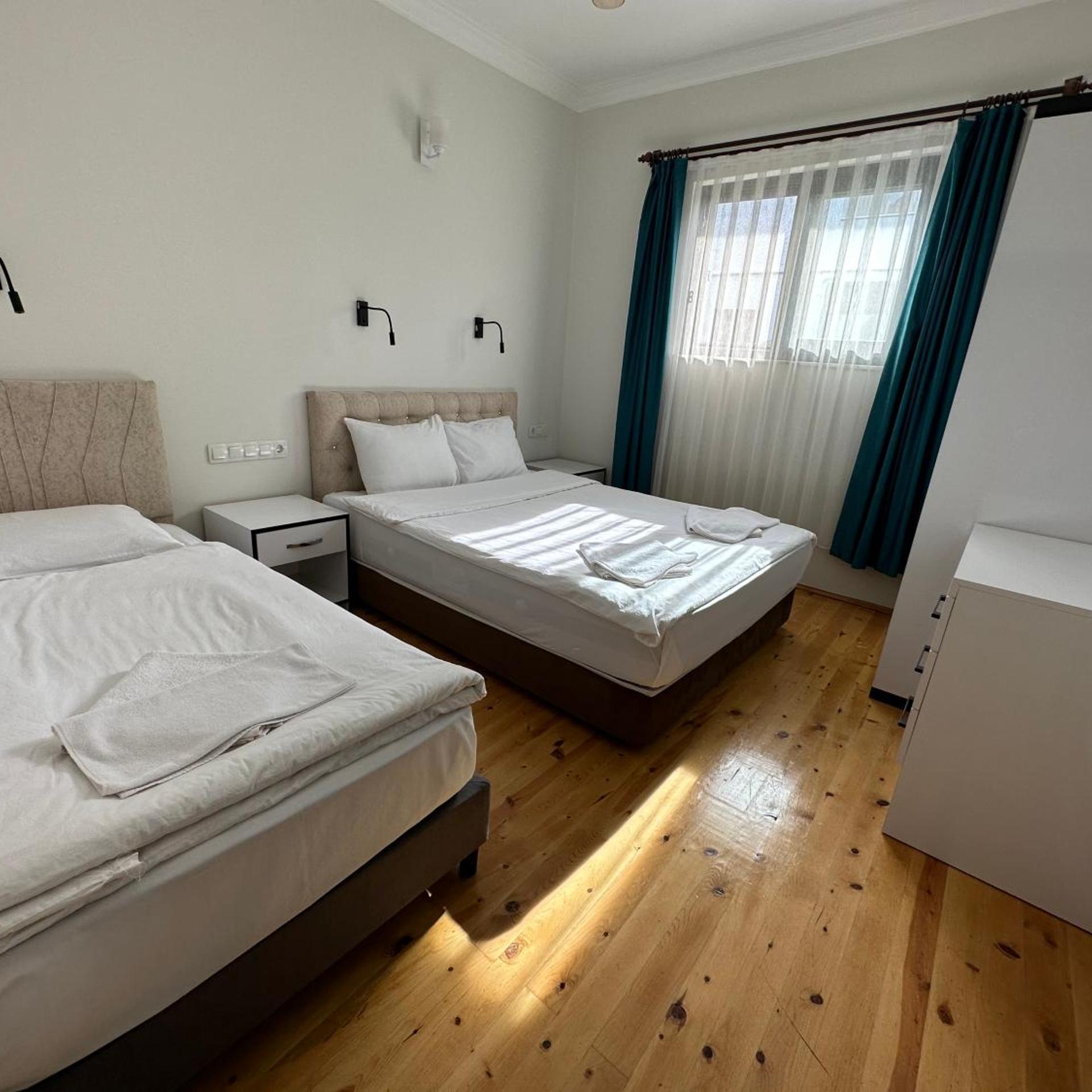 2 Bedrooms, Town House