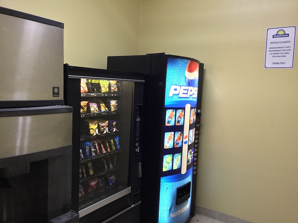 Days Inn By Wyndham Baytown East 28/50