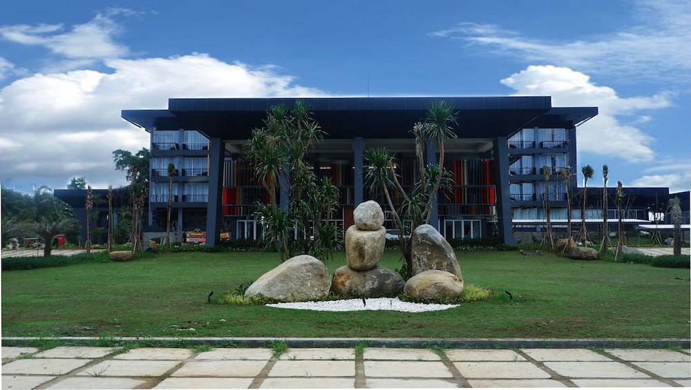 Swiss Belresort Belitung 64/73