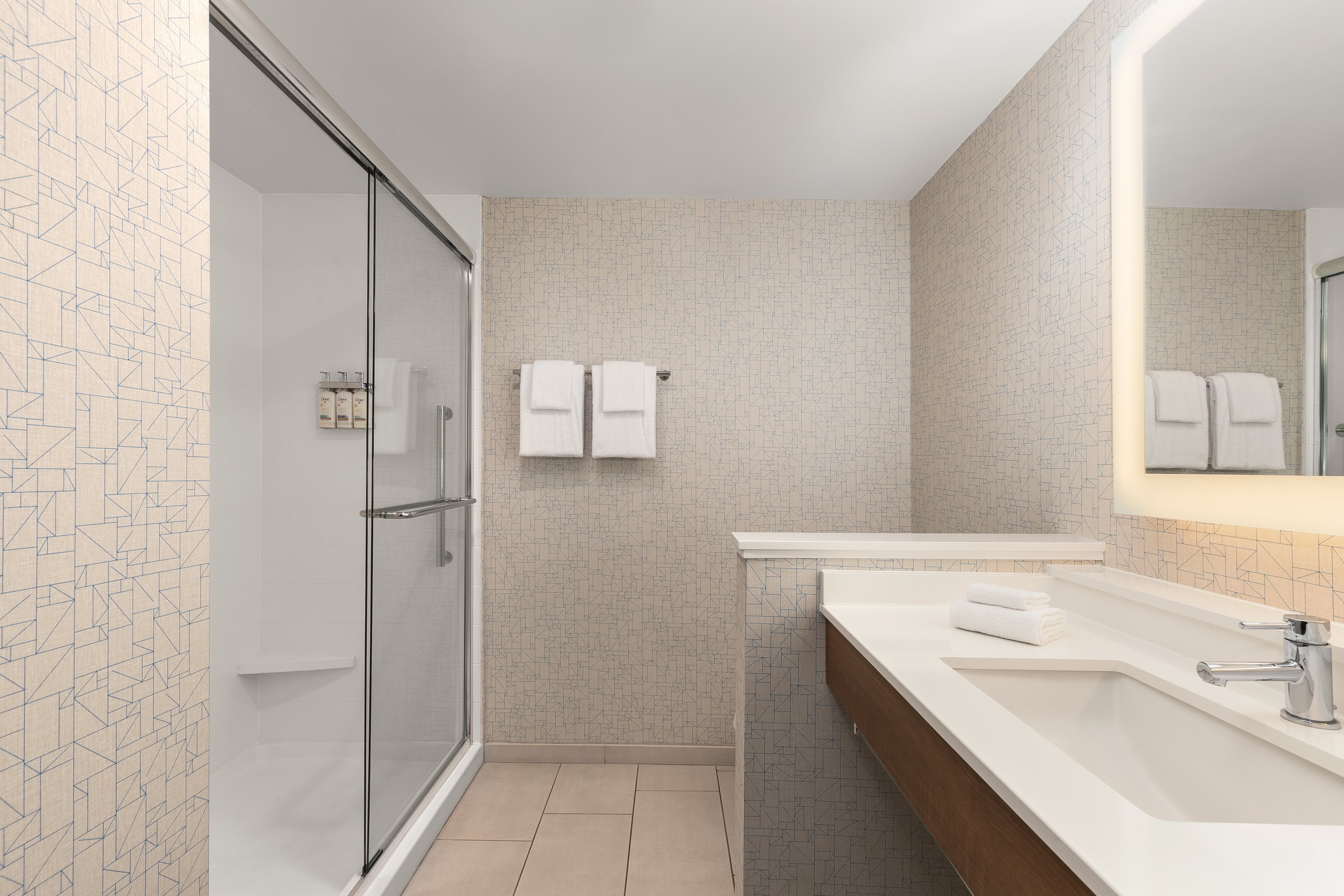 Holiday Inn Express Suites Staunton 71/75