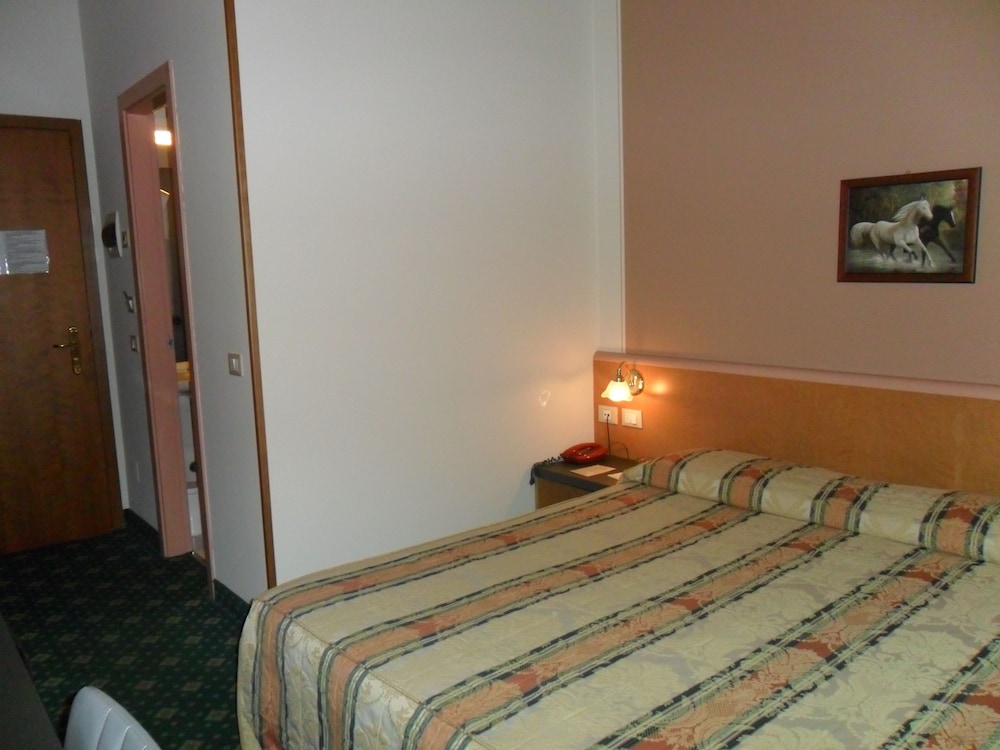 Hotel Riviera 7/55