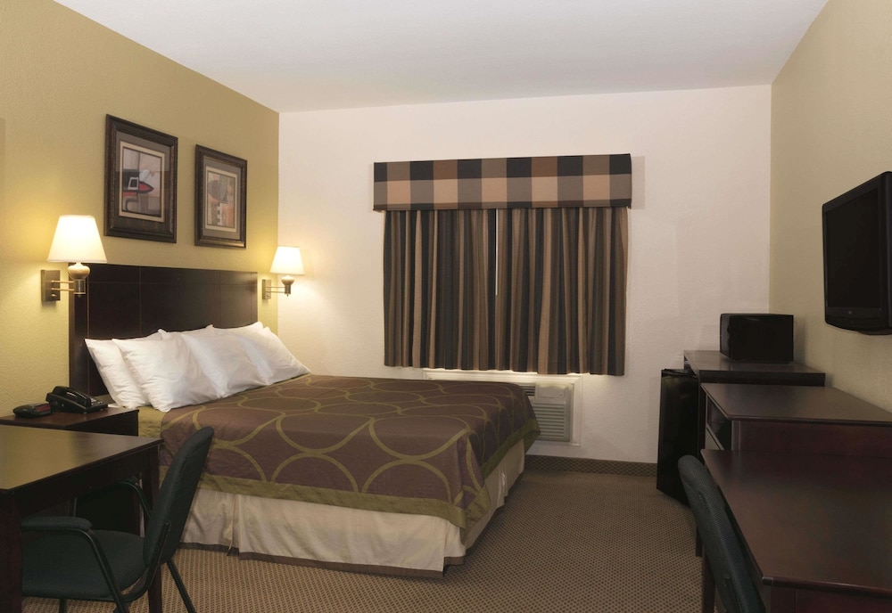 Super 8 By Wyndham Rosenberg TX 12/23