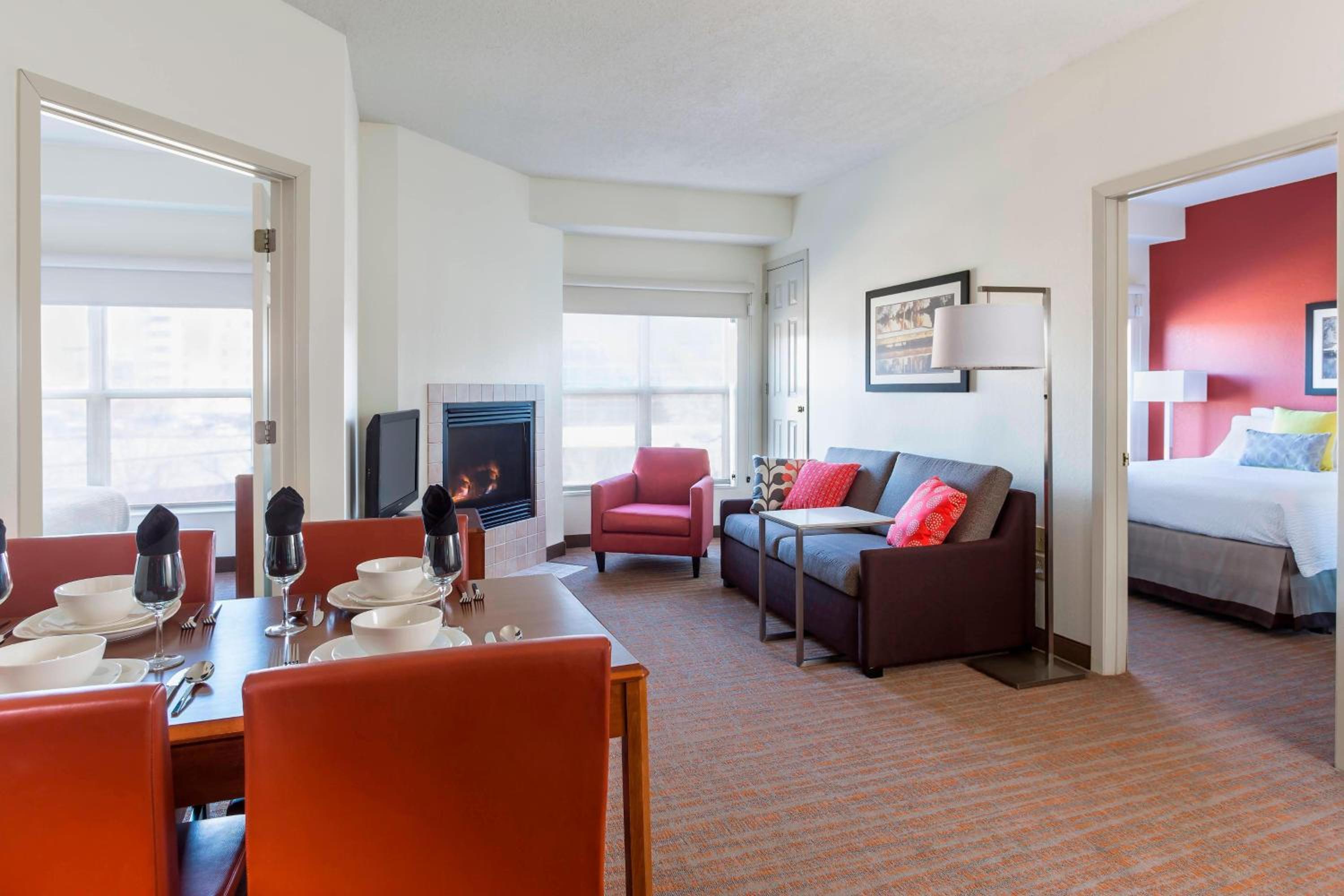 2 Bedrooms, Suite, Queen Bed, Sofa